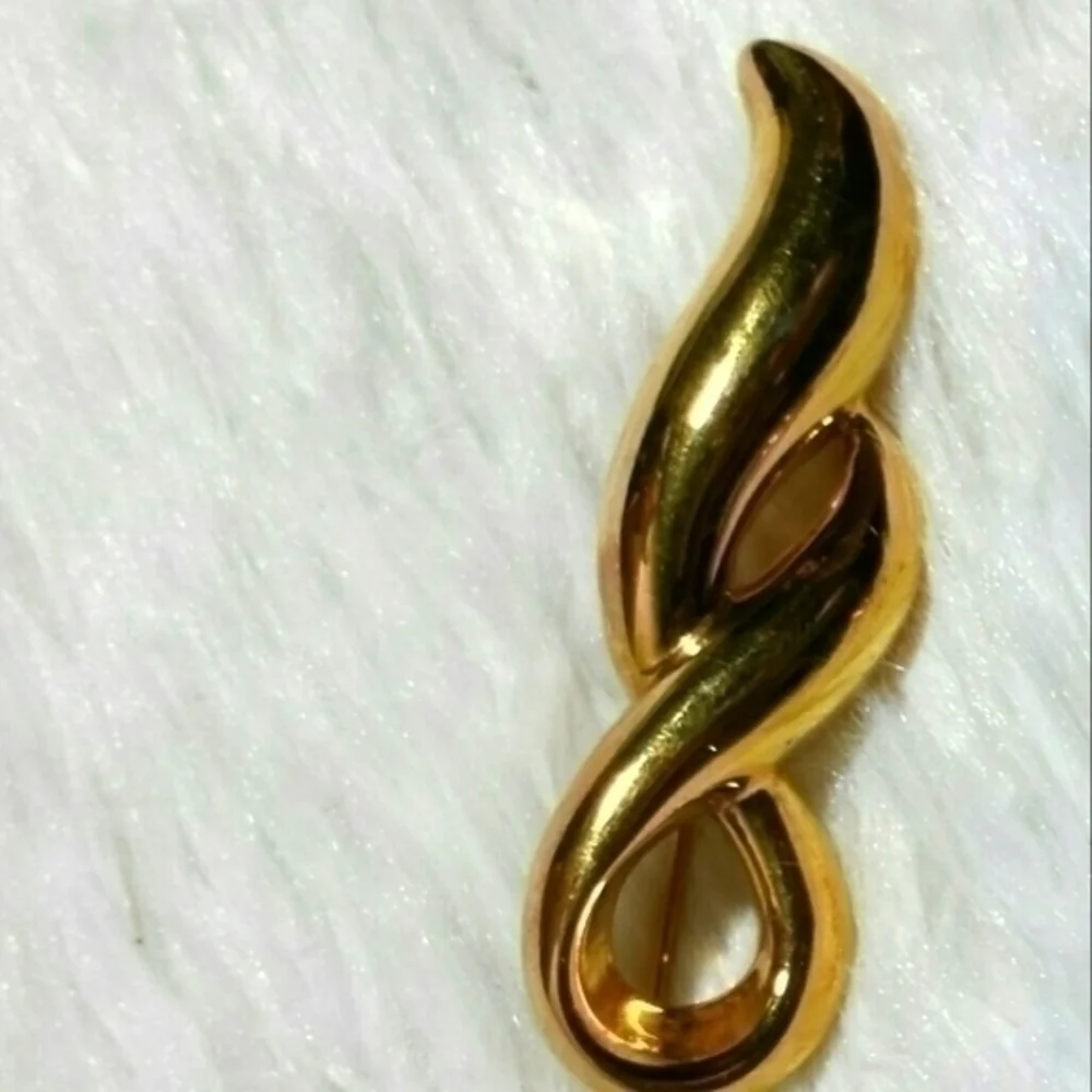 Vintage Monet Looped Ribbon Twist Bar Brooch